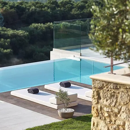 Villa Niolos Ii *